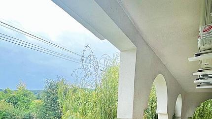 Стилно обзаведен апартамент с две спални в кв. Симеоново