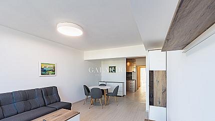 Просторен апартамент под наем с изключителна гледка към града и реката