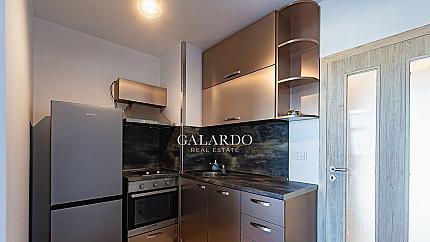 Просторен апартамент под наем с изключителна гледка към града и реката