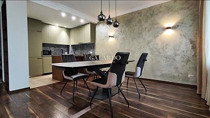 Апартамент до Метростанция Джеймс Баучер