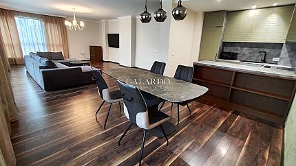 Четиристаен апартамент под наем в кв. Лозенец