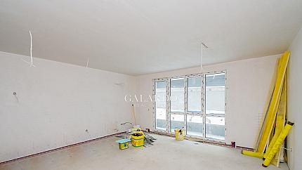 Просторен апартамент в нова сграда между града и планината, кв. Бояна