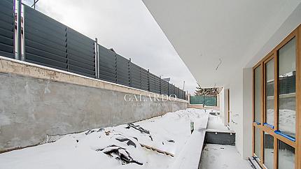 Просторен апартамент в нова сграда между града и планината, кв. Бояна