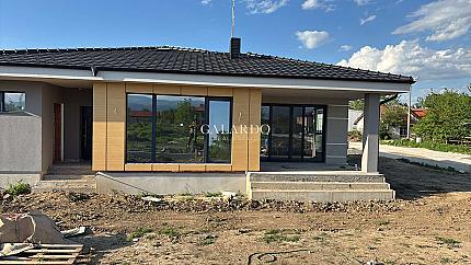 Красива къща с три спални в Оризаре