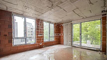 Четиристаен апартамент за продажба в кв. Гоце Делчев - жилище на входа на Южния парк