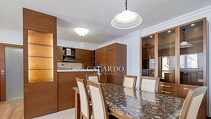 Просторен тристаен апартамент до входа на Южен парк и бул. Витоша – перфектна локация и комфорт