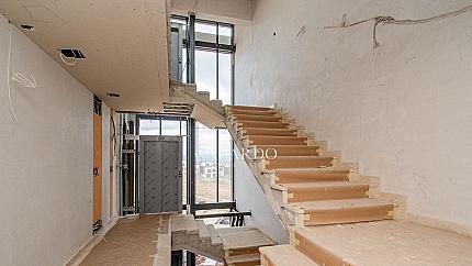 Апартамент с 3 спални в луксозен затворен комплекс с басейн.