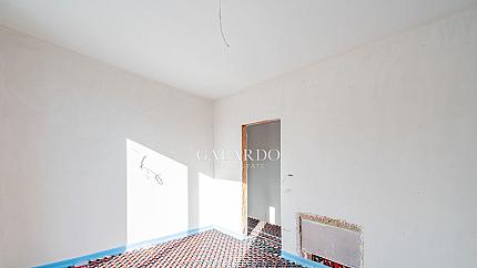 Самостоятелна къща в затворен комплекс в Симеоново