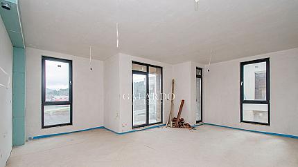 Апартамент с 3 спални в луксозен затворен комплекс с басейн.