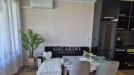 Стилно обзаведен двустаен апартамент в кв. Симеоново