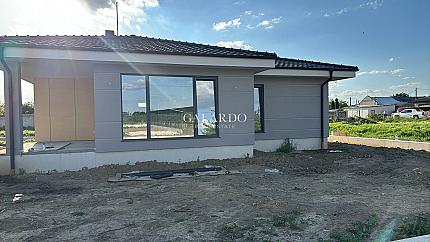 Красива къща с три спални в Оризаре