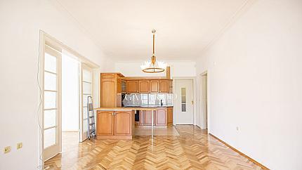 Четиристаен апартaмент под наем  в Докторски паметник