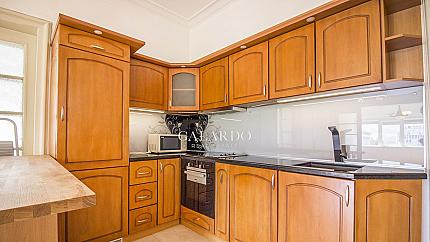 Четиристаен апартaмент под наем  в Докторски паметник