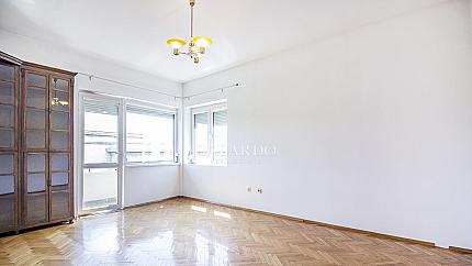 Четиристаен апартaмент под наем  в Докторски паметник