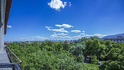 Четиристаен апартaмент под наем  в Докторски паметник