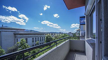 Четиристаен апартaмент под наем  в Докторски паметник