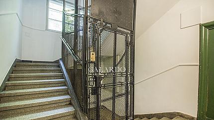 Четиристаен апартaмент под наем  в Докторски паметник