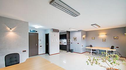 Офис под наем, Център