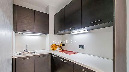 Офис под наем, Център