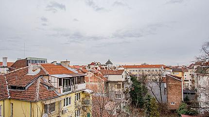 Офис под наем, Център