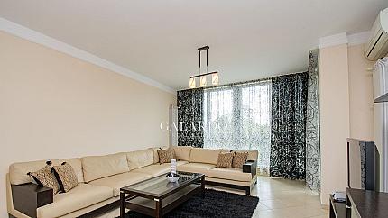 Spacious apartment next to James Boucher Metro Station