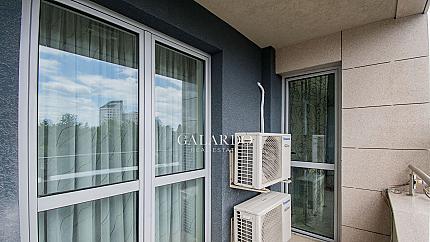 Spacious apartment next to James Boucher Metro Station