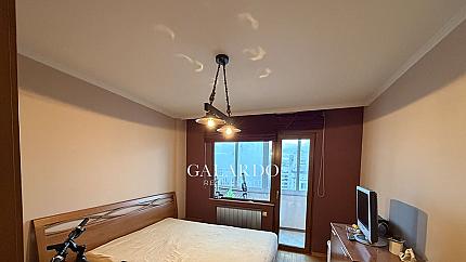 Тристаен апартамент под наем в кв. Младост 4