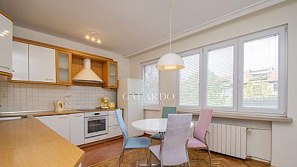 Просторен апартамент на метри от бул. Витоша