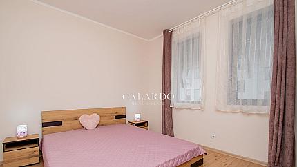 Стилно обзаведен двустаен апартамент в кв. Симеоново