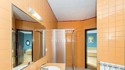 Wonderful two bedroom apartment for rent next to Doctor's Garden