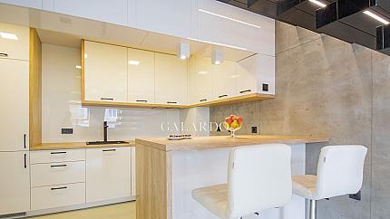 Стилен и луксозен дизайнерски двустаен мезонет под наем