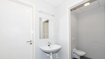 Офис в бизнес сграда Клас-А