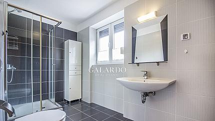 Къща с 5 спални под наем в Резиденшъл парк