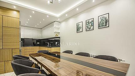 Луксозен апартамент с 3 спални в Младост 4