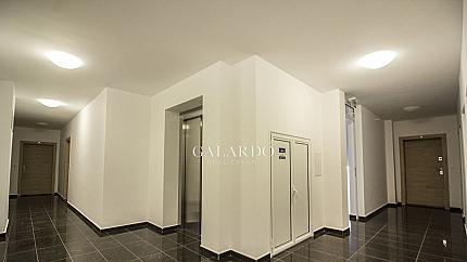 Луксозен апартамент с 3 спални в Младост 4