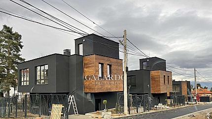 Самостоятелна модерна къща в близост до парк "Камбаните"