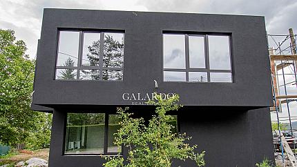 Самостоятелна модерна къща в близост до парк "Камбаните"