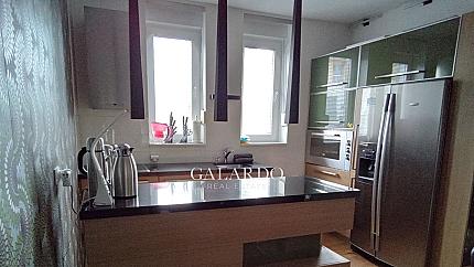 Луксозна къща под наем в затворен комплекс в Малинова долина