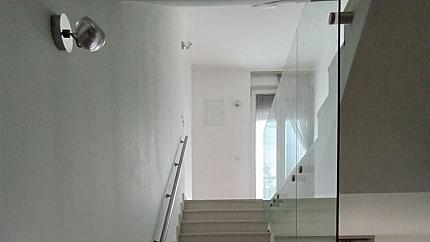 Луксозна къща под наем в затворен комплекс в Малинова долина