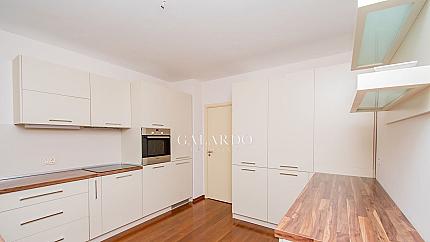 Прекрасен четиристаен апартамент до пл.Народно събрание