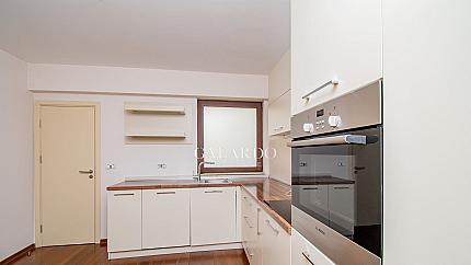 Прекрасен четиристаен апартамент до пл.Народно събрание