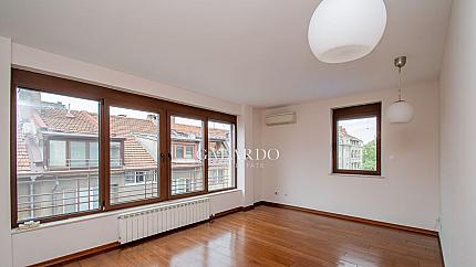 Прекрасен четиристаен апартамент до пл.Народно събрание