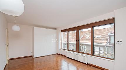 Прекрасен четиристаен апартамент до пл.Народно събрание