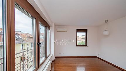 Прекрасен четиристаен апартамент до пл.Народно събрание