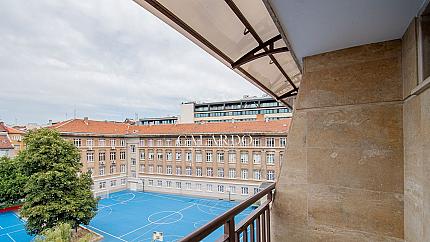 Прекрасен четиристаен апартамент до пл.Народно събрание