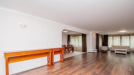 Простор и стил в апартамент с отлична локация