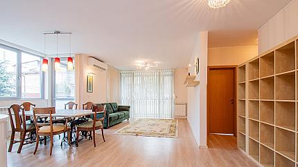 Четиристаен апартамент с подземен гараж в Симеоново