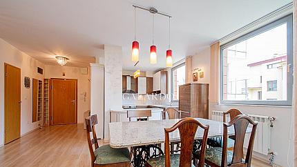 Четиристаен апартамент с подземен гараж в Симеоново