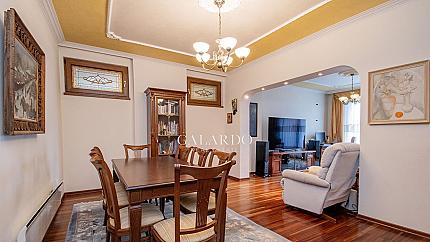 Тристаен  апартамент под наем в топ център