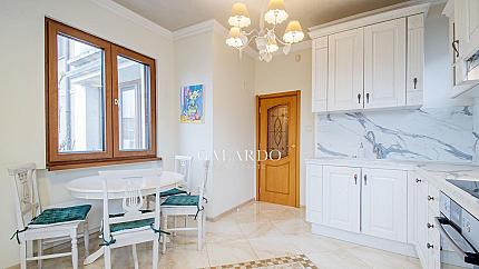 Тристаен  апартамент под наем в топ център